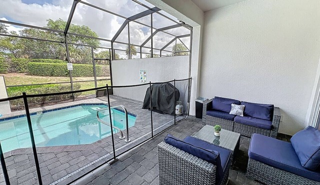 Blue Harbour Retreat: Private Pool, Free BBQ Grill