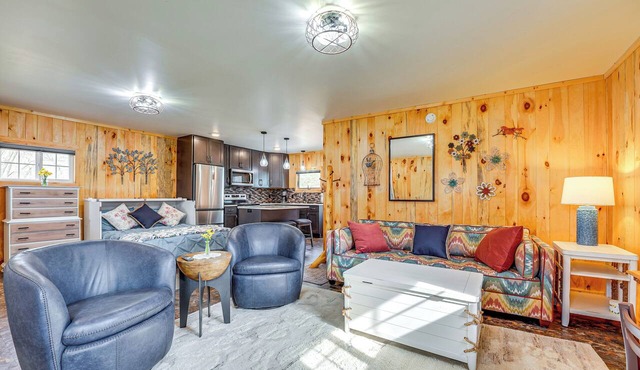 Boat, Fish & Hike: Cozy Getaway in Twin Lake!