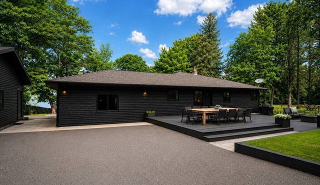 Brainerd Waterfront Lake Retreat Sleeps 20+ Hot Tub, Sand Beach, Great Fish in Brainerd