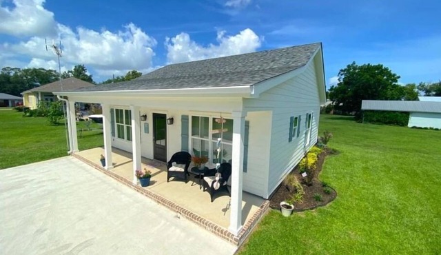 Brand New! Charming cottage, centrally located in Old Town Bay St. Louis.