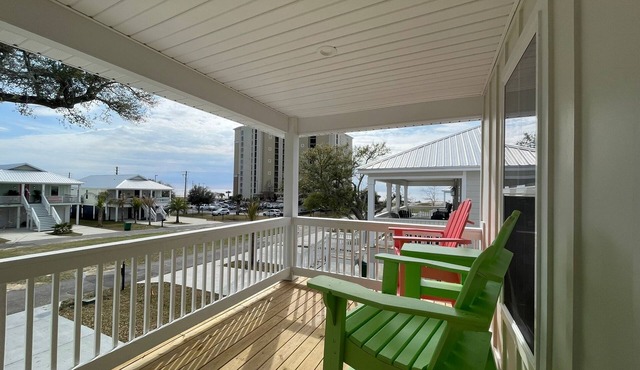 Brand new home, 1 block from Beach