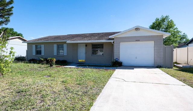 BRAND NEW PAINTED VACATION HOME (Minutes to UCF)