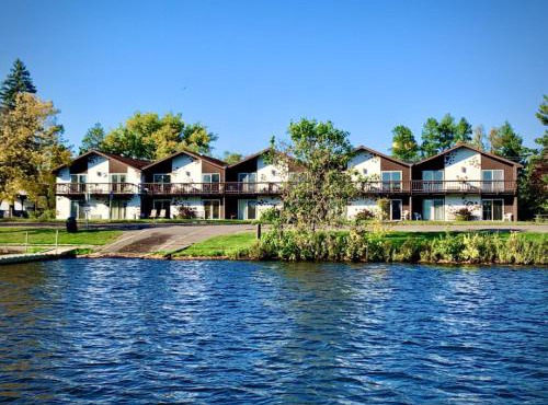 Bridge Inn Tomahawk - 2nd Floor, 2 Queen Beds, Balcony, River View in Tomahawk