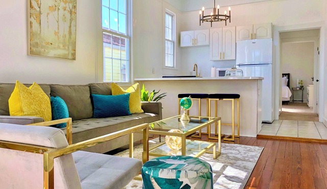 Bright, Airy & Super Clean Suite on Magazine St - Walk to restaurants & shops