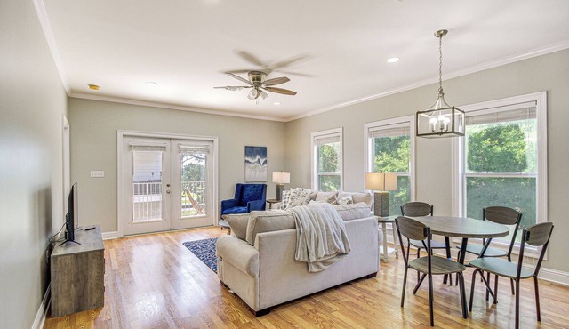 Bright Biloxi Condo: Walk to the Beach!
