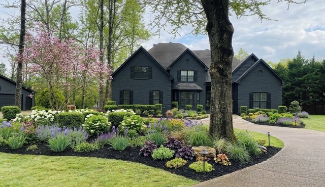 Bring the Whole Crew! Lake Hamilton Estate for 40 Guest on 3 Private Acres