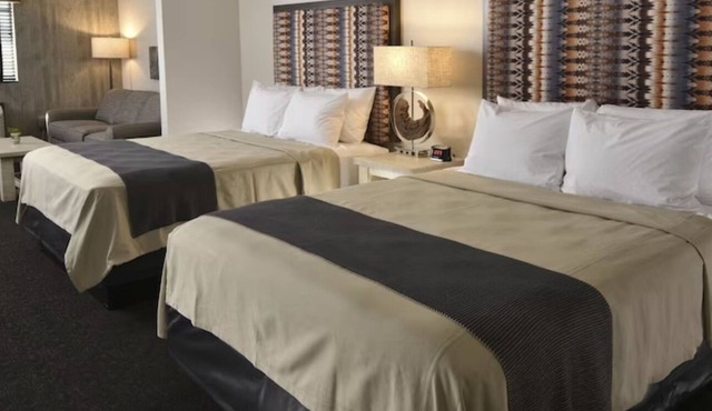 Broken Arrow Charmer: Steps from Top City Attractions! On-site Pool