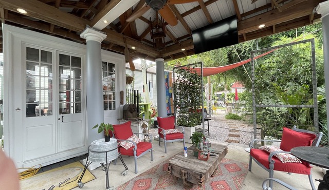 Bywater Home, Parking and Pet Friendly Retreat by RedAwning