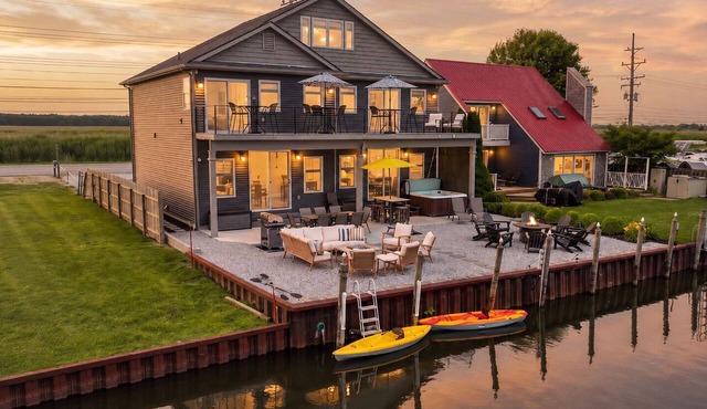 Cabana Sunset House | Lake Front | Great Location!