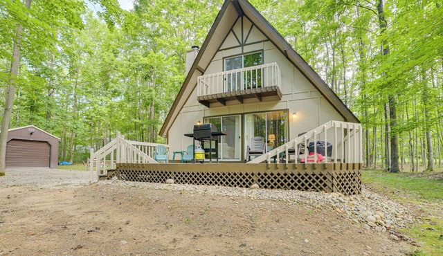 Cabin near Lake w/Deck, Fire Pit & Grill!