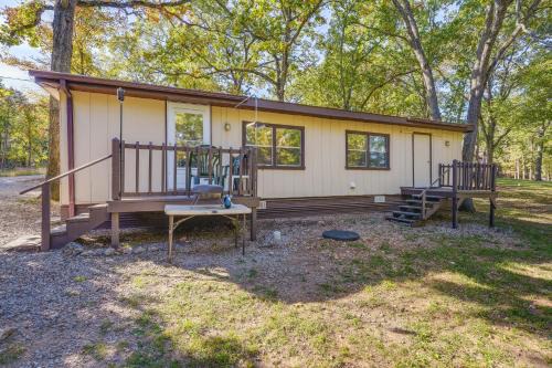 Cabin with Fire Pit - 12 Mi to Silver Dollar City! in Branson West