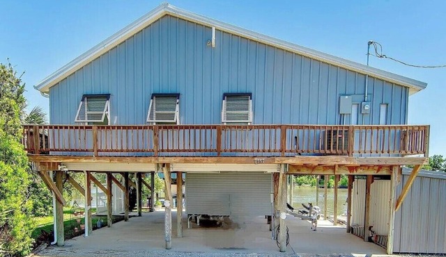 Camp COCO 4-bed, 4 bath in Fisherman's Paradise!