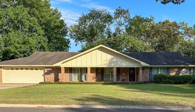 Cane River Charmer with Huge Backyard
