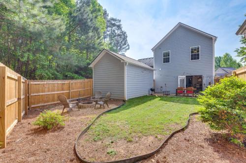 Canton Home w/Fenced Yard: 6 Mi to Lake Allatoona