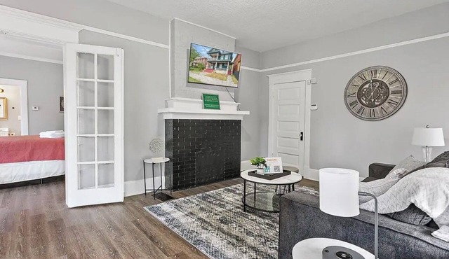Captivating 1BR Retreat on 10th Street