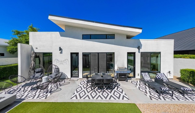 Casa Danesa | Pool | Fire Pit | Putt-Putt | Luxe & Modern in Phoenix
