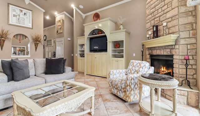 Casa Oasis - Large Home, 1-Acre, Near Trails & Fun