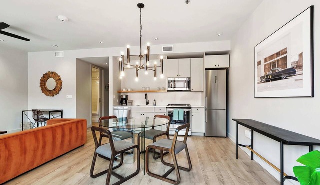 Central 1BR Apartment in CBD w/Balcony