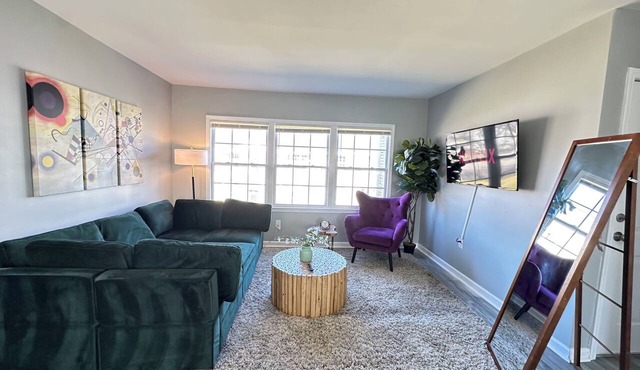 Central 1BR Birmingham Suite with Parking Near Legion Field