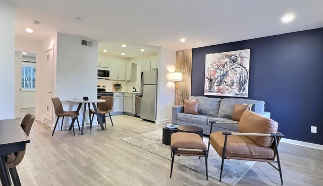 Central Bham Retreat with Private Balcony and Parking