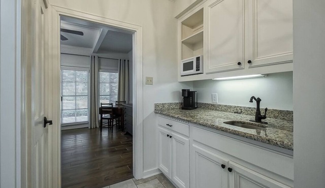 Charming 1-bed condo for weekly or extended stays