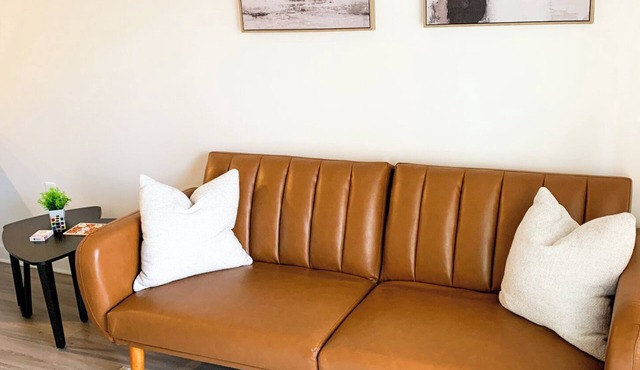 Charming 1-bedroom apartment in fabulous Grant Park.