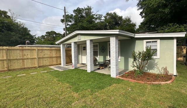 Charming 2-bedroom cottage in lovely Fort Walton Beach