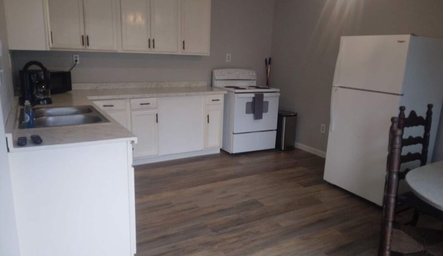 Charming 2-bedroom apartment with WiFi, AC in enjoyable Hemphill