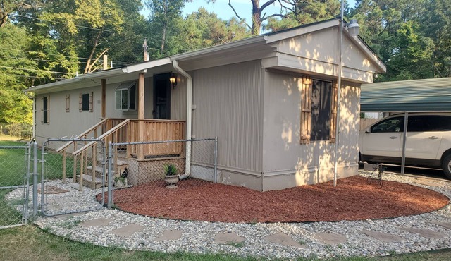 Charming 2-bedroom house with plenty of room for family and friends.