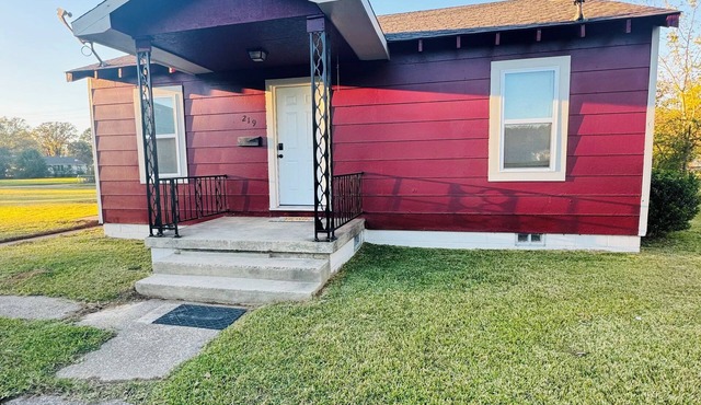 Charming 2-bedroom house in East Camden with AC, WiFi