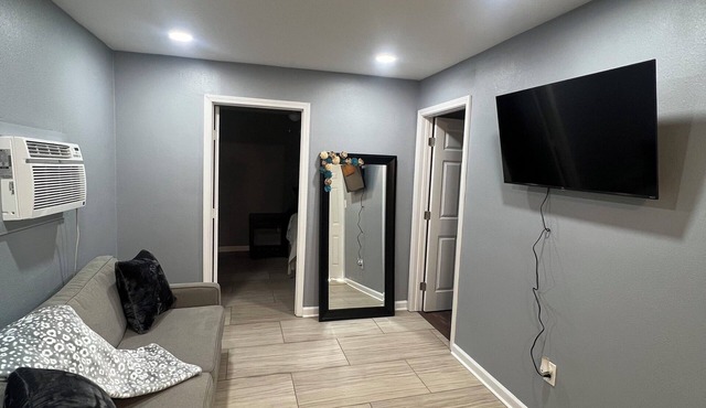 Charming 2-bedroom apartment with AC, WiFi in marvelous New Orleans