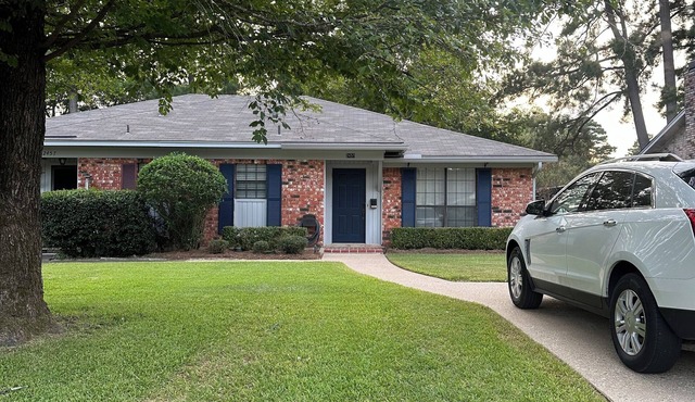 Charming 3-bedroom apartment with AC, WiFi, private patio in delightful Ruston!