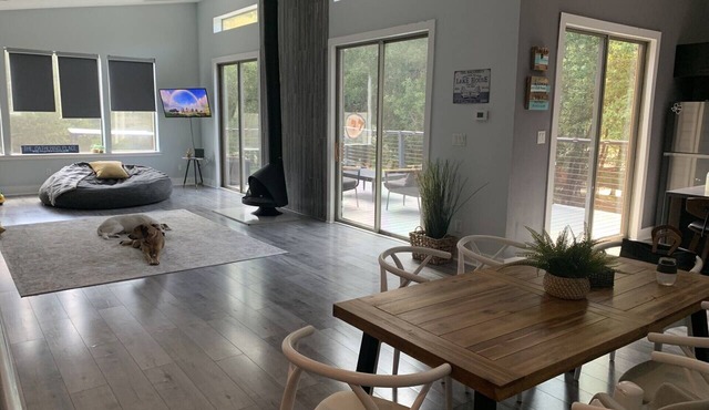 Charming 3-bedroom house in soothing Coldspring with outdoor kitchen and firepit