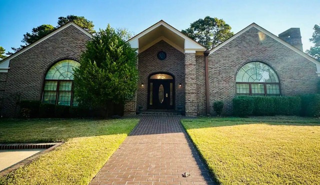 Charming 3-bedroom house with WiFi and AC in Magnolia