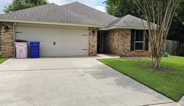 Charming 3-bedroom house with a home gym in a superb Foley location.