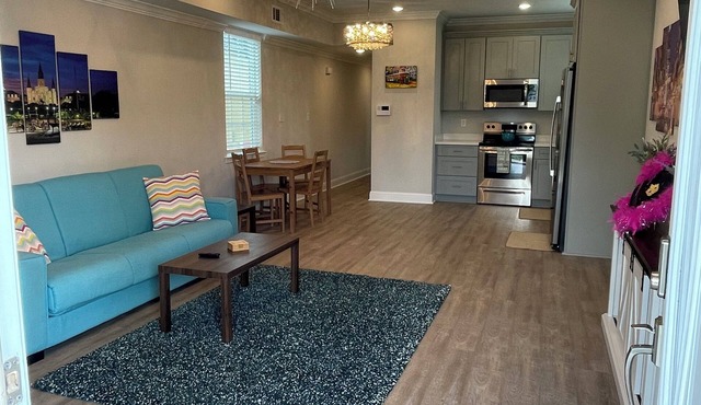 Charming 3-bedroom house with WiFi, AC in terrific New Orleans