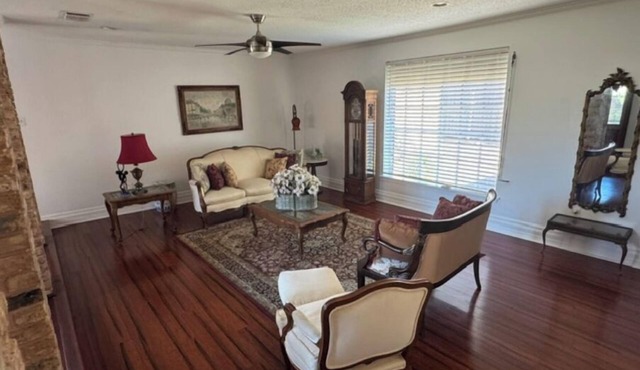 Charming 3-bedroom house in fabulous New Orleans with WiFi and AC
