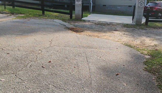 Charming 3-bedroom house in Sandersville with WiFi and AC