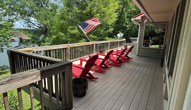 Charming 4-bedroom house in the heart of Smith Lake in Crane Hill