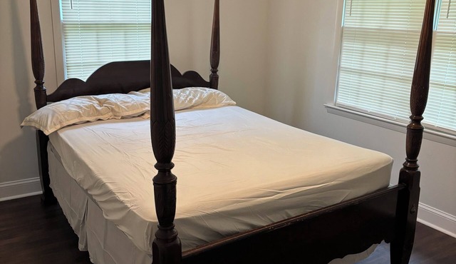 Charming 4-bedroom house with WiFi and AC in Harvest very secluded
