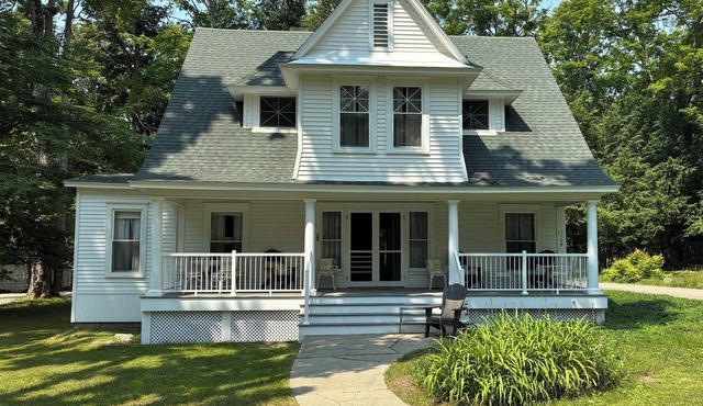Charming 5-bedroom Roaring Brook cottage in Harbor Springs with beach access.