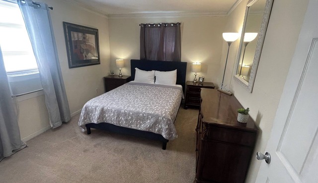 Charming Gentilly 3-bedroom townhome in delightful New Orleans with WiFi, AC