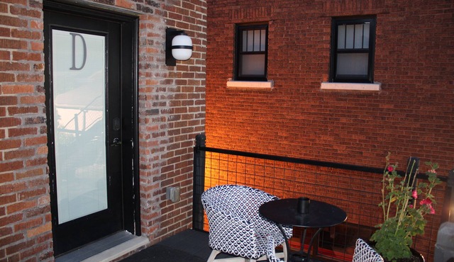 Charming historical loft in Downtown Lansing with Capitol views & cozy vibes ! in Lansing