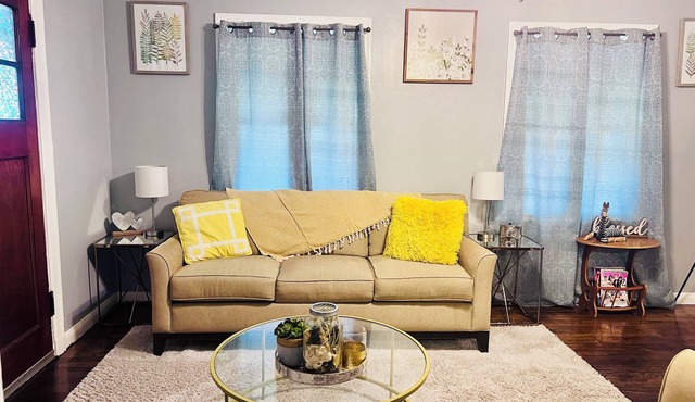 Charming Home! 2 king beds, very peaceful and safe!