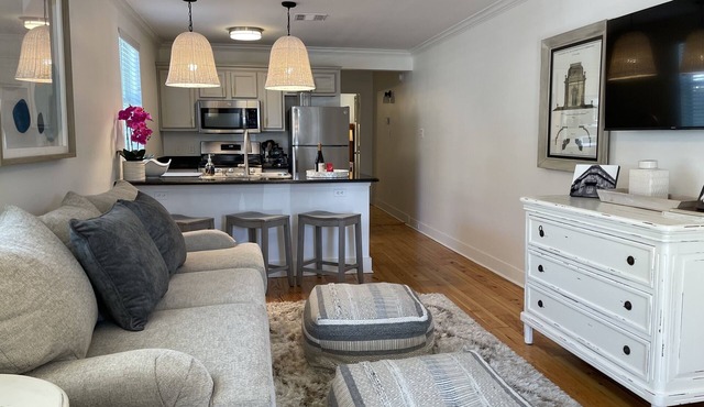 Charming Uptown shotgun centrally located near to Audubon Park & Magazine Street