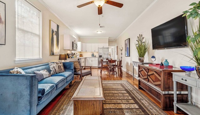 Chic Condo w Tranquil Backyard Patio 3br-2ba
