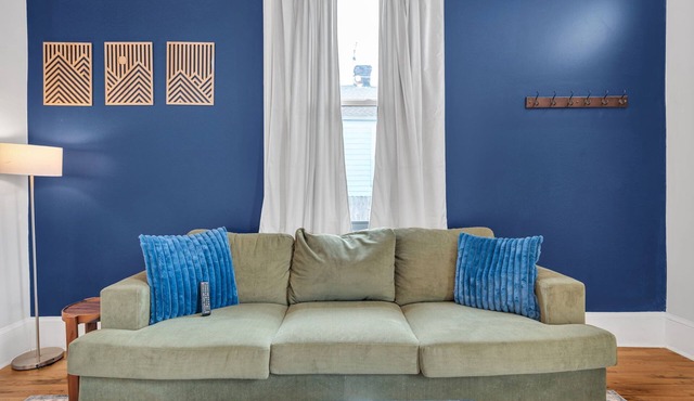 Classic 2BR Mid-City shotgun with fenced yard. Walk to streetcar, near FQ & City Park.