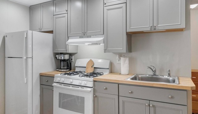 Clean and Convenient! In Town and Close to Lake and Shopping! Highly Rated!