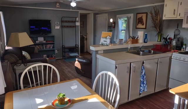 Clean, Cozy Home W Kitchen Near I-24 Pet Friendly