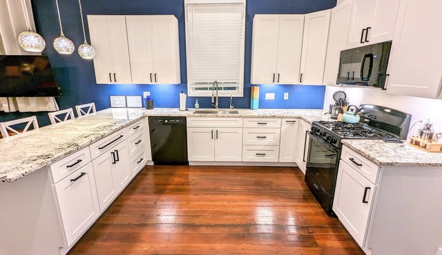 Clean Spacious 2BR Near Frenchmen, French Quarter Pet-Friendly!